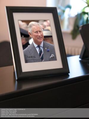 Repro-Autogramm - King Charles III - Gerahmt - In zivil