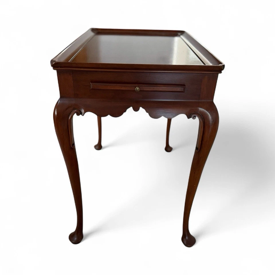 Harris Virginia Galleries, Wild Black Cherry, modelo 5416, mesa de té Queen Anne Foto 2 de 4