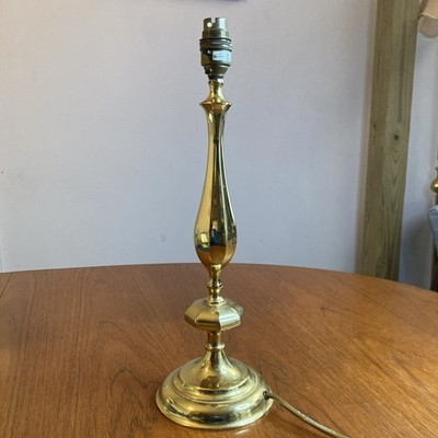 Hohe Messing Tischlampe mit goldfarbenem Blei 40 cm hoch  