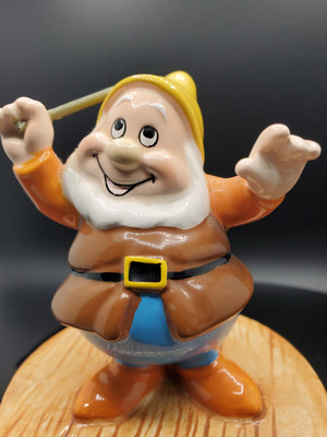 Happy -Schmid Music Box Disney's Seven Dwarfs  ''I WHISTLE A HAPPY TUNE..'' (TM)