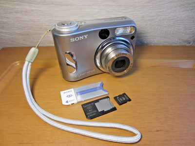 Sony Cybershot DSC-S80 Digital Camera 4.1Mp+Card Vintage Silver Working
