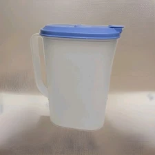 Vintage Tupperware One Qt. Pitcher 2009c-1/ Light  Blue Lid 2010B-2