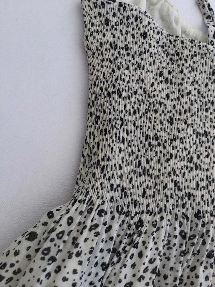 Camiseta Regata Plissada Lush Smocked Cami Tamanho Médio Pontos Pretos Verão Praia - Imagem 2 de 4