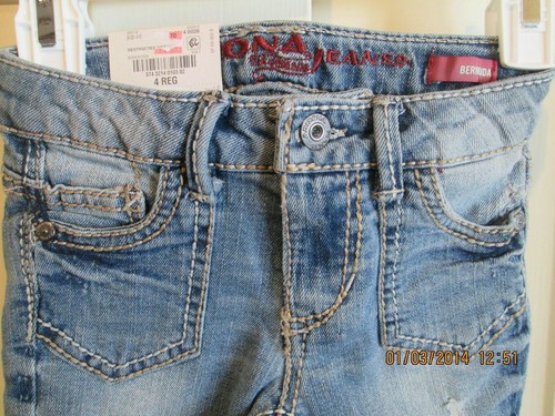 NWT Arizona 4 reg Bermuda jean shorts, adjustable waist - light denim - Picture 3 of 5