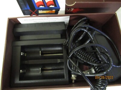 eFEST LCD Universal Battery Charger - LUC S2