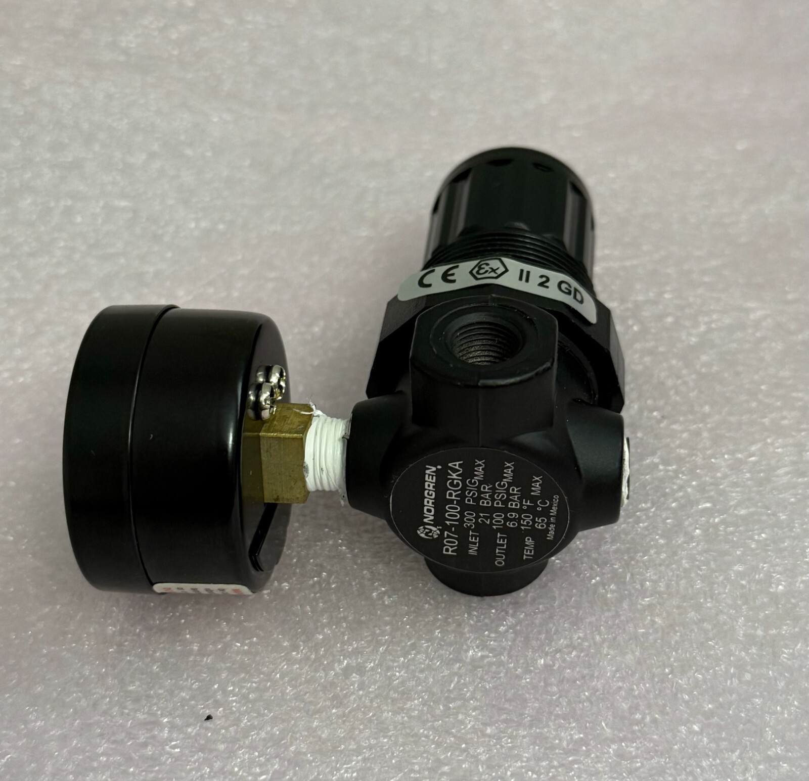 NORGREN R07-100-RGKA Regulator, Inlet 300psi Max, Outlet 100psi Max (with gauge)