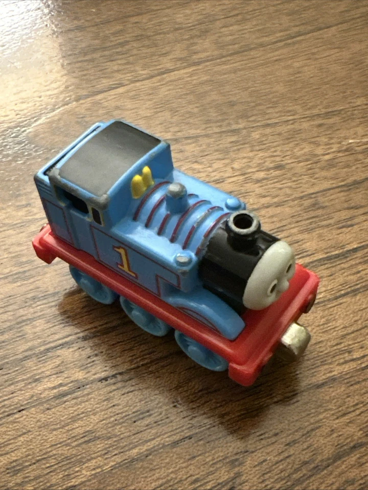 Thomas & Friends Train Tank Diecast Metal Take n Play Along Surprised Face 2002 Foto 2 de 4