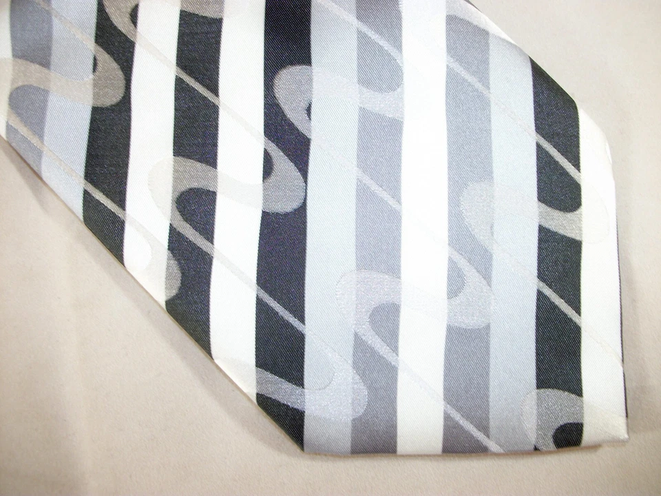 Corbata de cuello a rayas y remolinos blancos y negros con cuadrado de bolsillo 57" de largo x 4" de ancho (E476) Foto 2 de 4