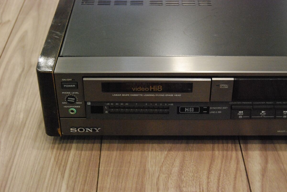 Sony EV-S900 8mm Hi8 Stereo HiFi VCR Video Player Recorder Sony EV-S900 8mm Hi8 Stereo HiFi VCR Video Player Recorder