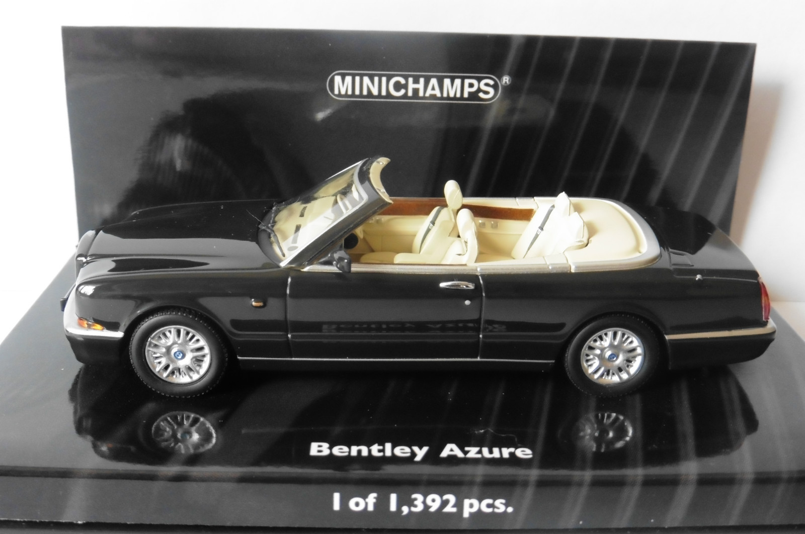 Bentley Azure 1996 roadster Minichamps 1/43 : l'élégance de la Riviera dans votre vitrine