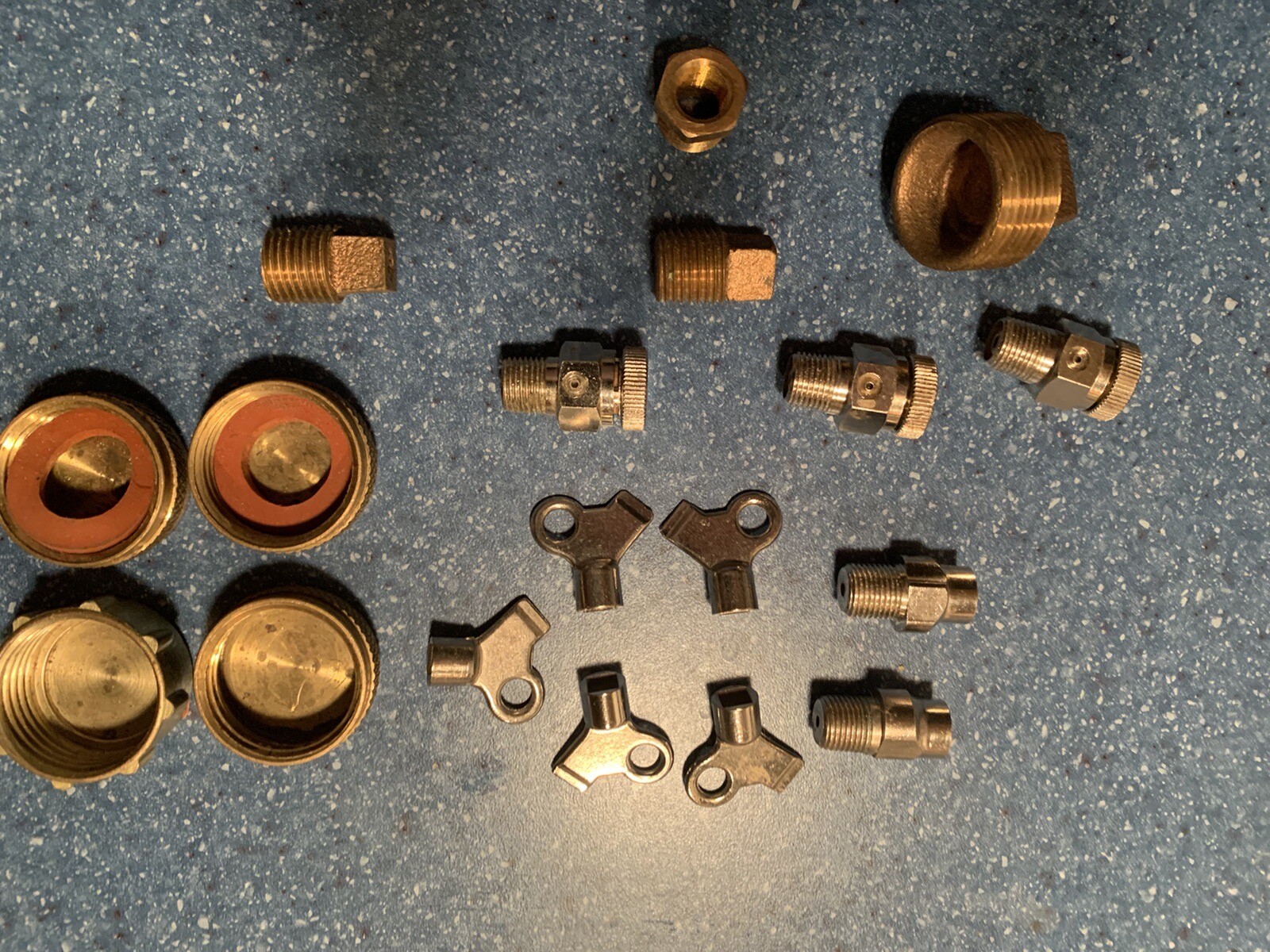 1/8” MIP Radiator Air Vents Bleeder Coin Valves and 5 Keys And Assorted