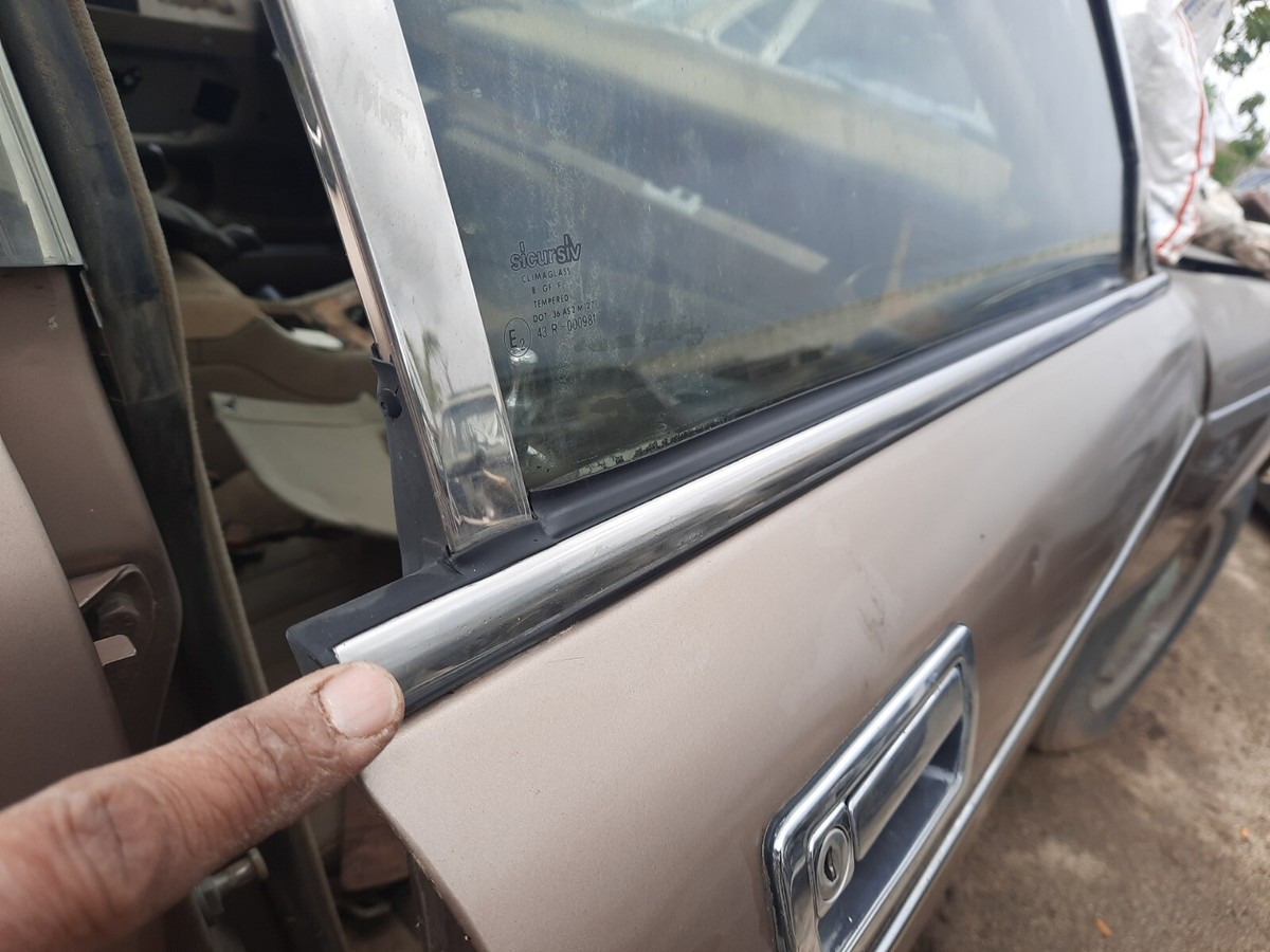 JAGUAR XJ6, XJ40, 1988-1990 DOOR TRIM MOLDING CHROME FRONT upper