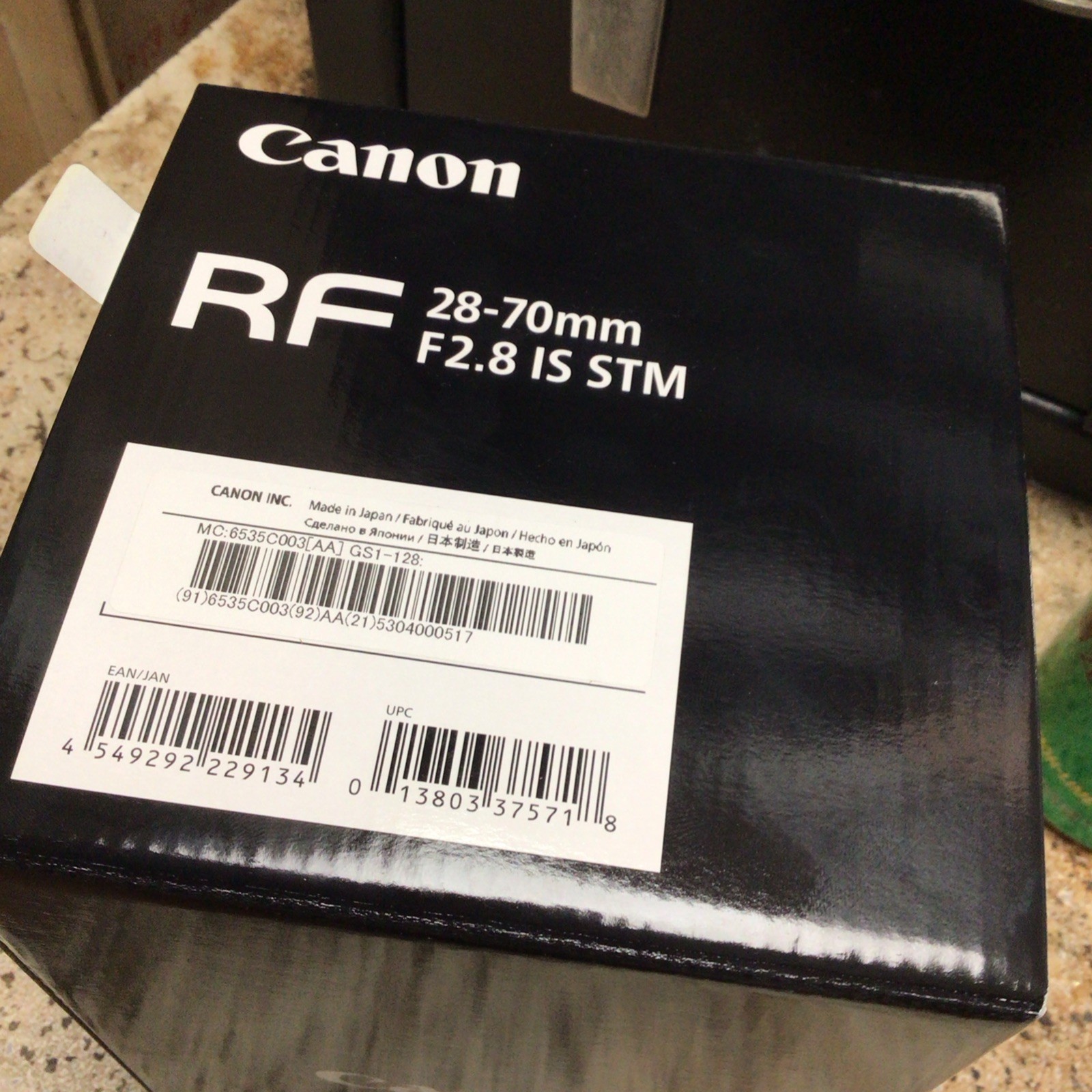 CanonRF28-70mmf/2.8ISSTMLensFull-FrameZoomAutofocusImageStabilized