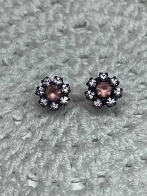 EIN PAAR DUNKLE METALL UND STRASS BLUMEN CLUSTER OHRSTECKER