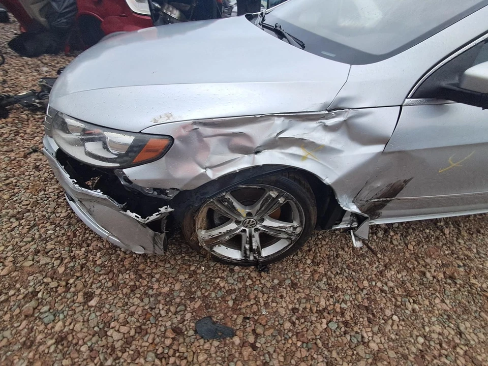 Espejo retrovisor interior delantero central usado se adapta a: Volkswagen CC 2013 sin vi trasero Foto 3 de 4