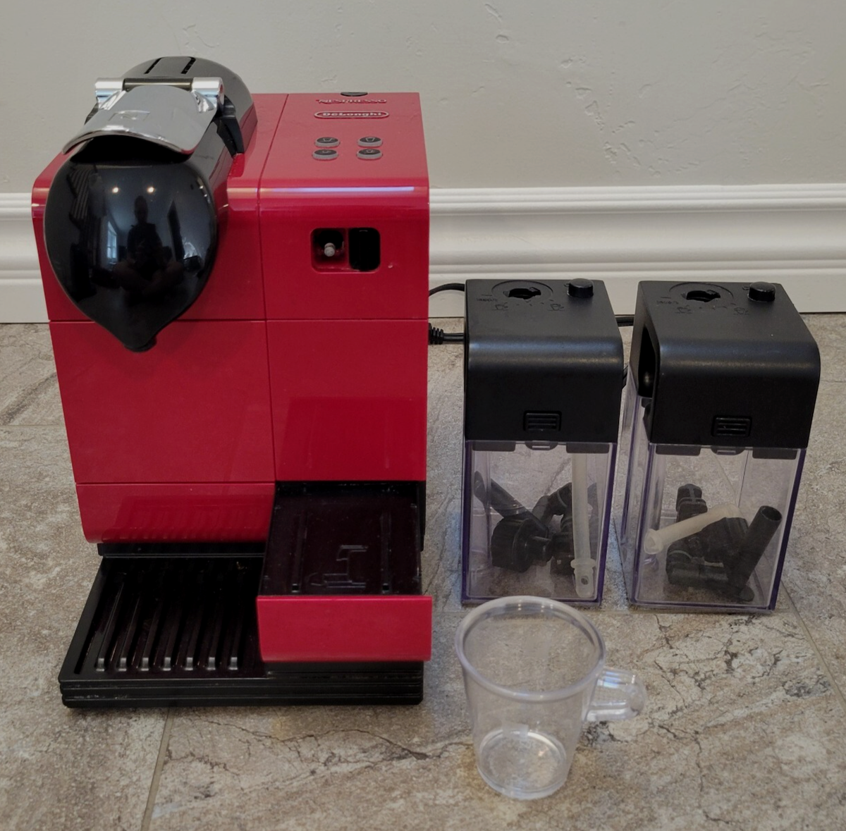 DeLonghi Lattissima Plus EN520R Red Nespresso Capsule Espresso for