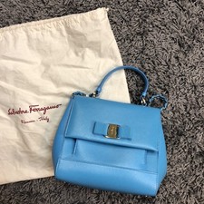 neue original Salvatore Ferragamo Tasche “Carrie” In Blau !
