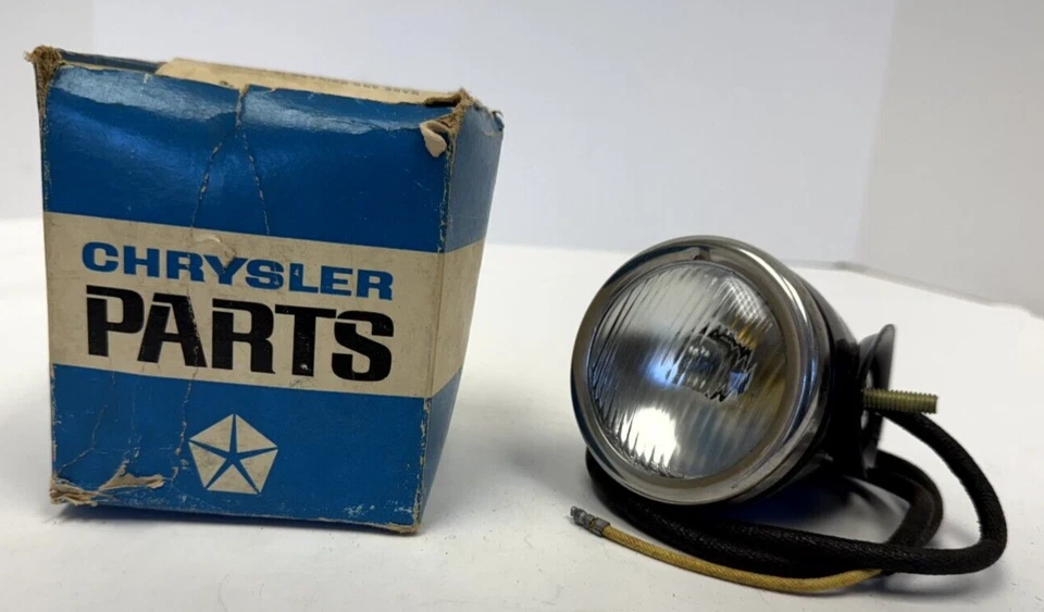 Dodge Truck WM-300 1956-1969 Power Wagon lámpara de capó derecho 1567150 nuevo en stock Foto 3 de 4