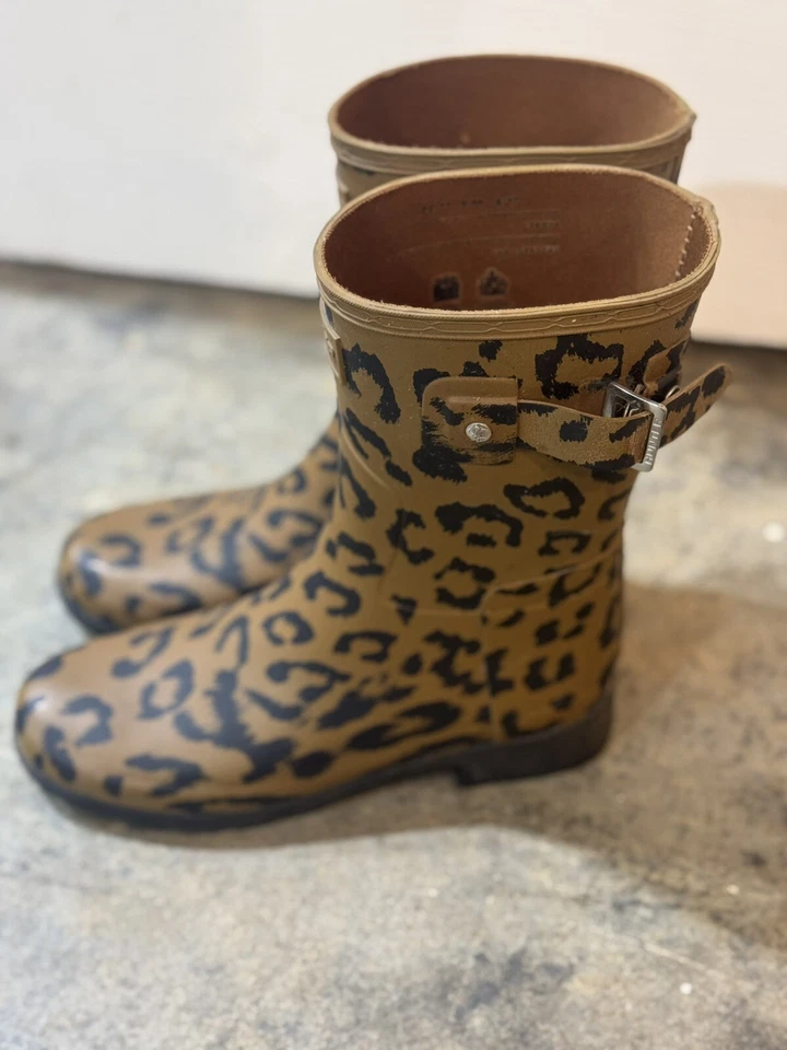 Botas de chuva Hunter chita leopardo preto bronzeado novo curto - Feminino tamanho 5 - Imagem 2 de 4