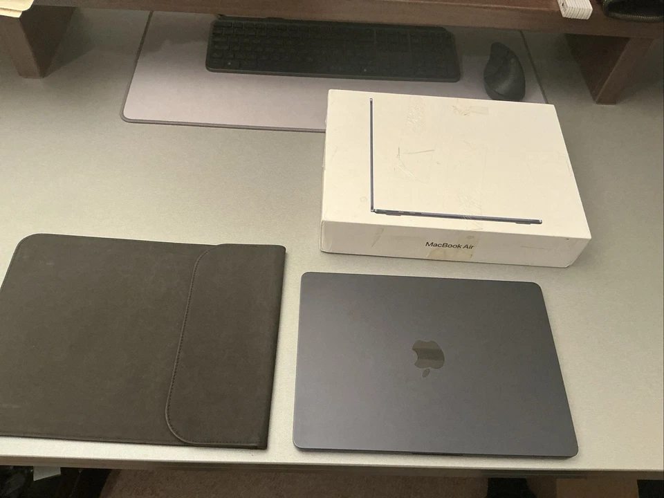 Apple MacBook Air 13,6 Zoll (256GB SSD, M2, 8GB) Laptop - Mitternacht - MLY33D/A