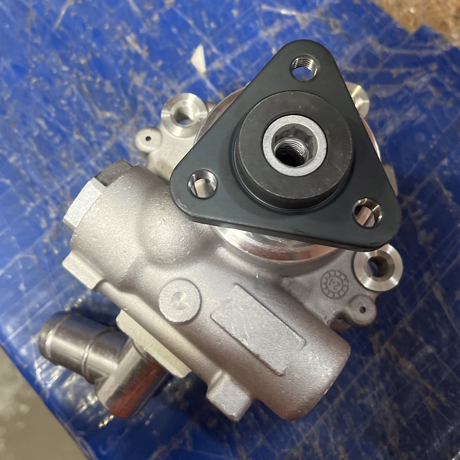 Power Steering Pump W/PULLEY 670034747 for Maserati Levante 2017-2020
