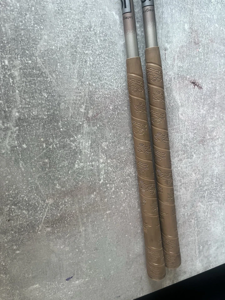 Woman’s Lady king Cobra Oversize 6 And 8 Iron Golf Clubs right handed  - Image 3 of 4