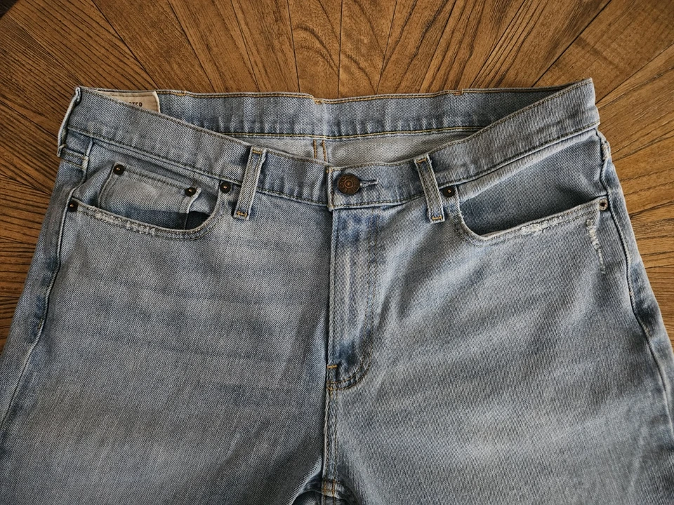 Hollister Mens Jeans Slim Straight Fit Light Wash Denim Size 36x34 - Image 3 of 4