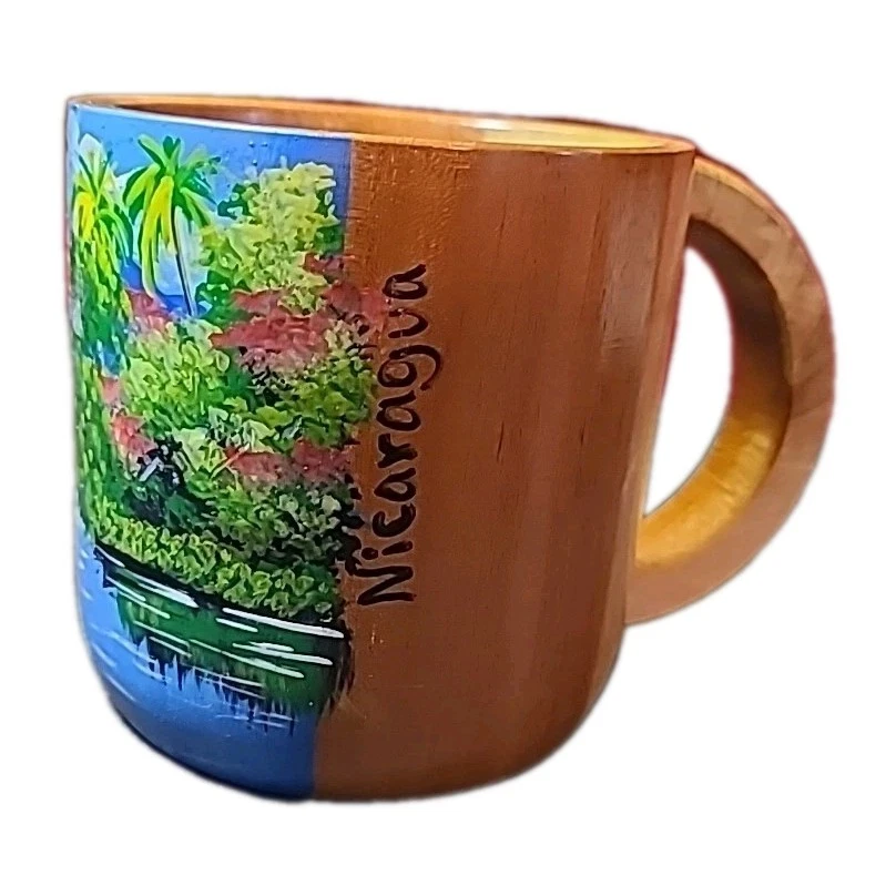 Taza de café de madera de teca Nicaragua pintada a mano Foto 3 de 4
