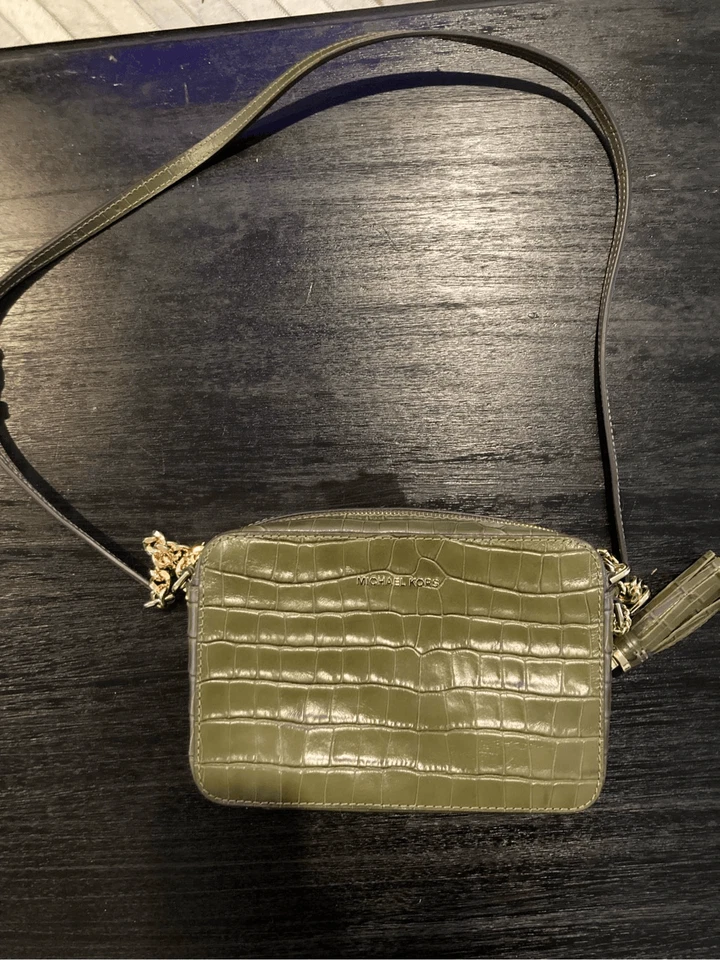 Bolso Michael Kors Borla Charm en Verde Foto 2 de 4