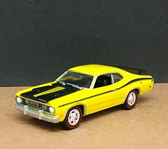 ミニカー AMERICAN MUSCLE 1971 PLYMOUTH DUSTER 340 1971 Plymouth Duster 340 - Red/Black 1:18 Diecast Model by