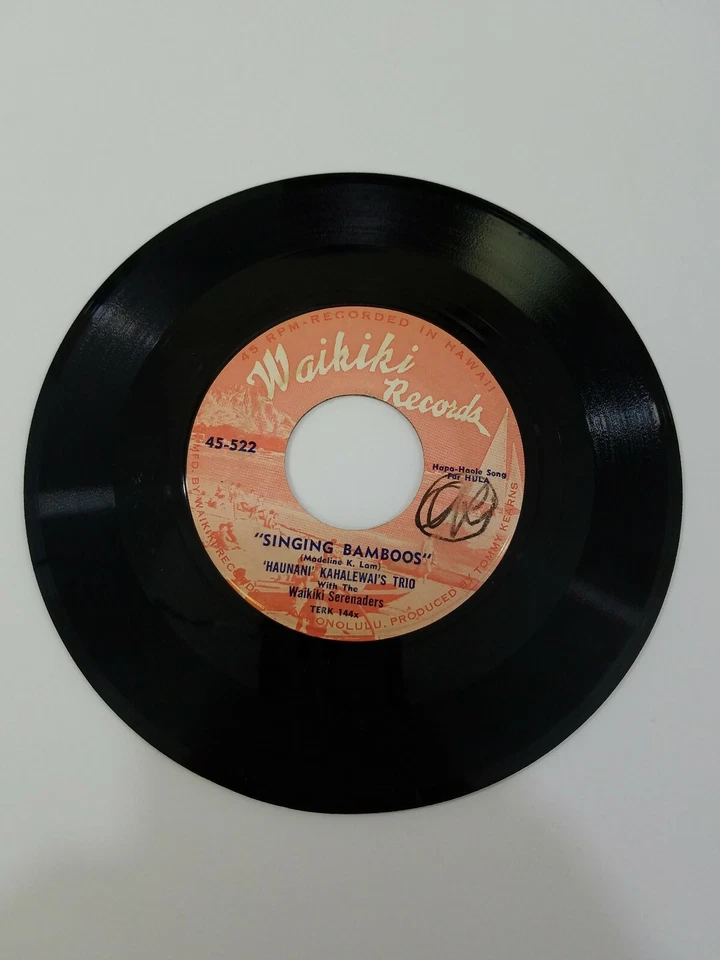 Waikiki RECORD RARE 45 HAWAII GREEN ROSE HULA/ Singing Bamboos 45-522 - Image 2 of 3
