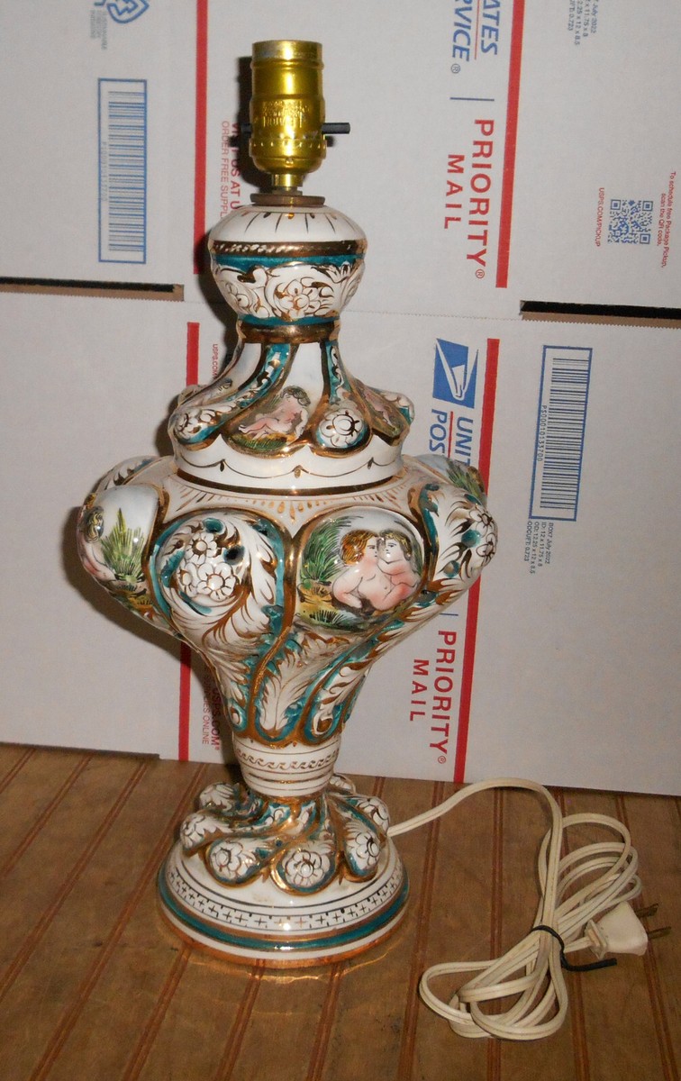 Vintage Capodimonte Italy Table Lamp Figural Art 3 D 