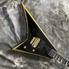 RR24 Arrow V Chitarra Elettrica Nero W/giallo Pinstripes Tremolo Bridge Chitarra