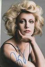 Greta Gerwig Autogramm signed 20x30 cm Bild