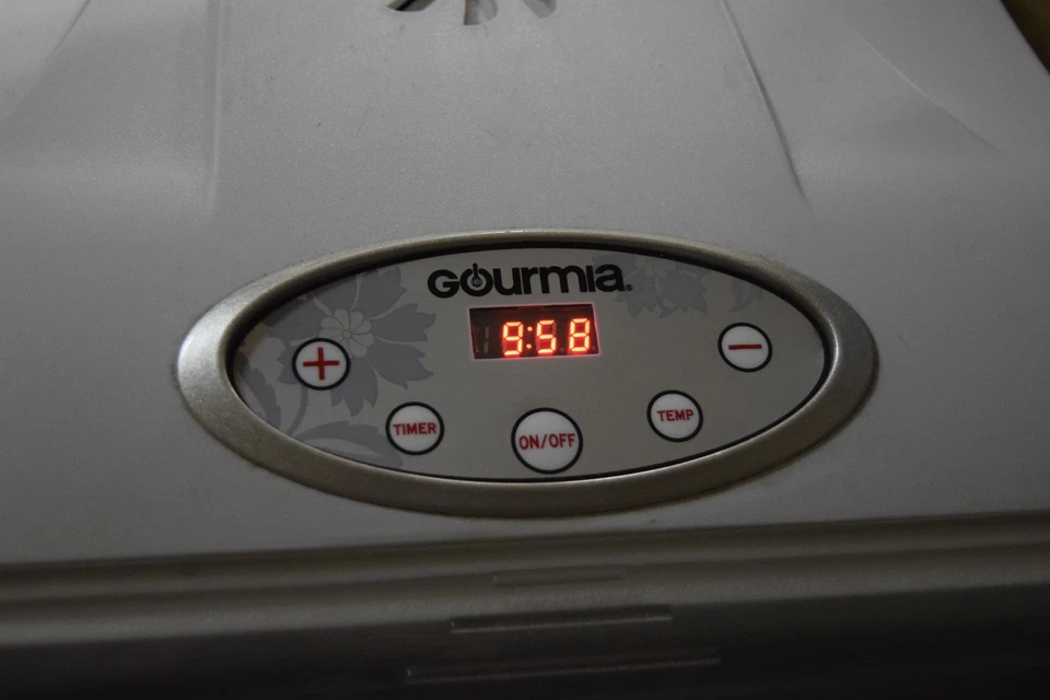 Deshidratador digital de alimentos Gourmia 400W GFD1650 con bandejas de secado cecina Foto 2 de 4