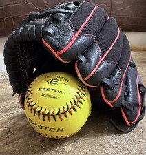 Wilson Flash Fast Pitch Softball RHT Glove Bl...