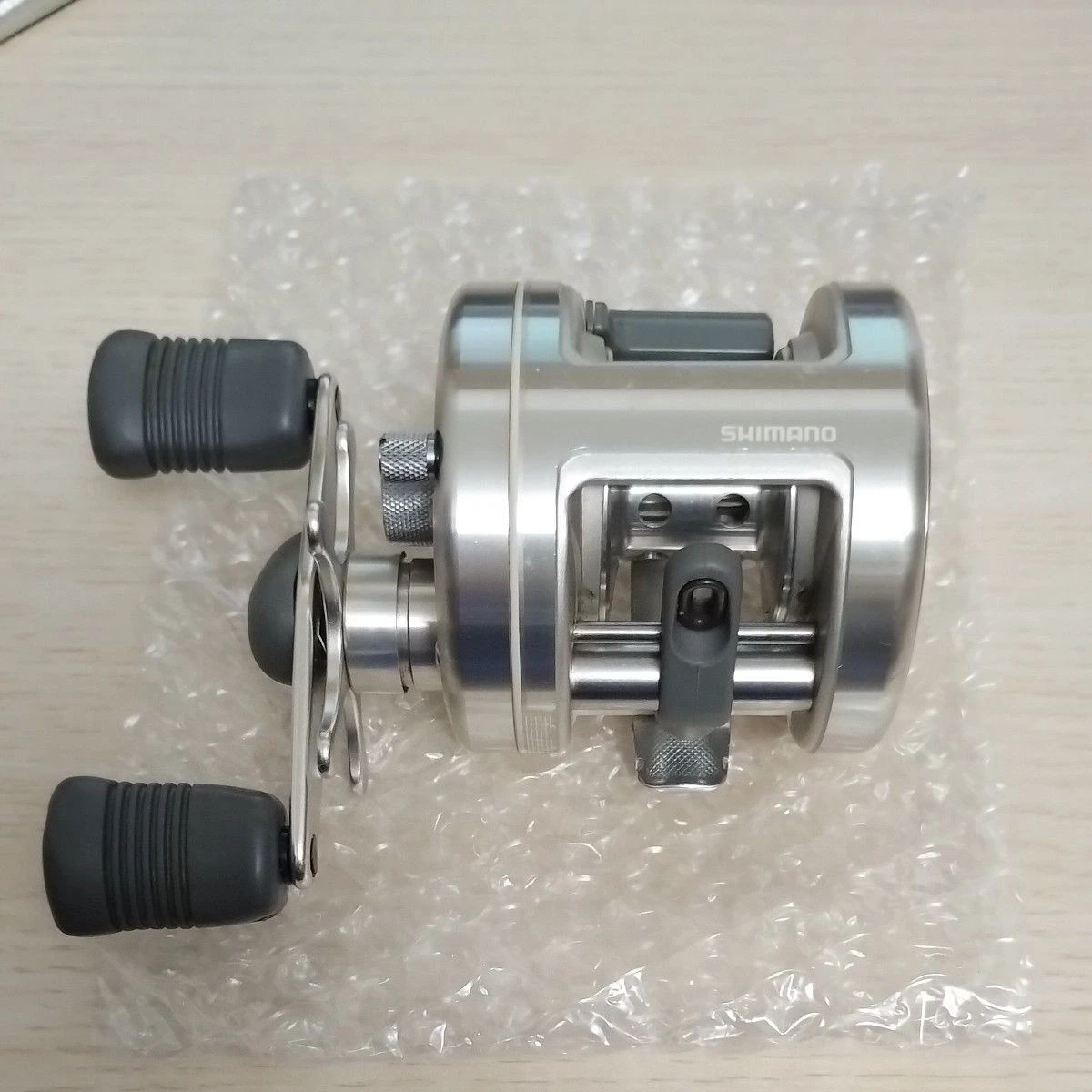 Preços baixos em Shimano Calcutta 200 Molinetes E Carretilhas de