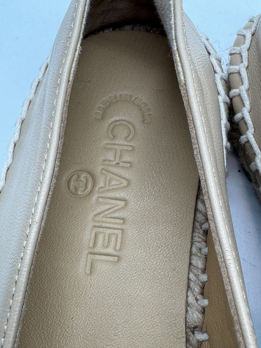 CHANEL New Beige & Black Lambskin Espadrilles Shoes Size 34 CHANEL New Beige & Black Lambskin Espadrilles Shoes Size 34