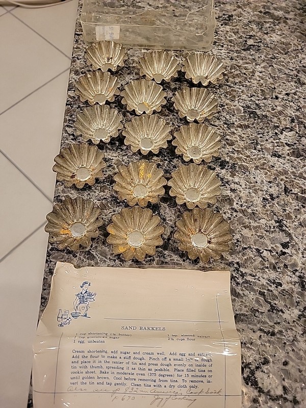 Vintage Set Of 15 Mini Metal Fluted Pans