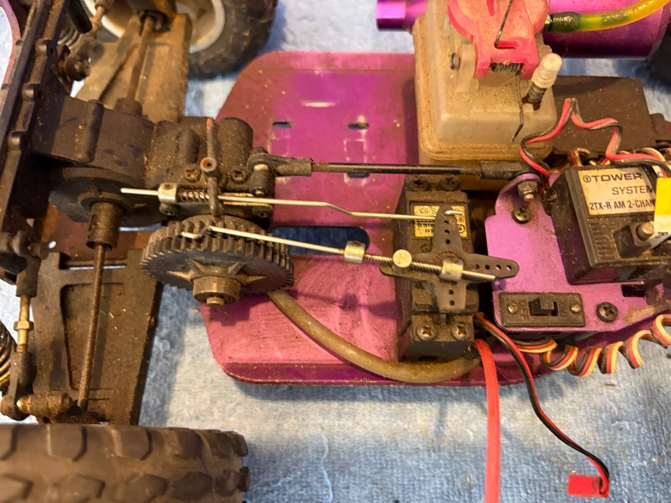 NOS Vintage Tower Hobbies ST-15 Nitro RC Chassis   PARTS REPAIRS - Image 3 of 4