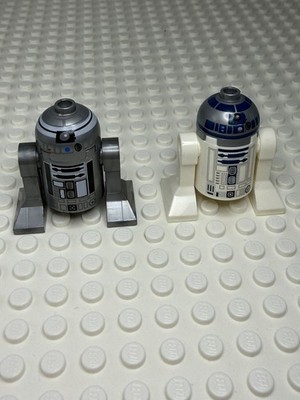 LEGO Star Wars R2- Q2 Astromech Droid And R2 D2 Minifigure (75218) Silver Robot