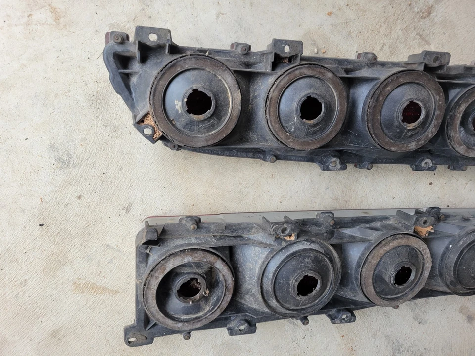 Par de luces traseras izquierda y derecha Pontiac Firebird 1974-78 transmisión automática OEM 1975 1977 Foto 2 de 4