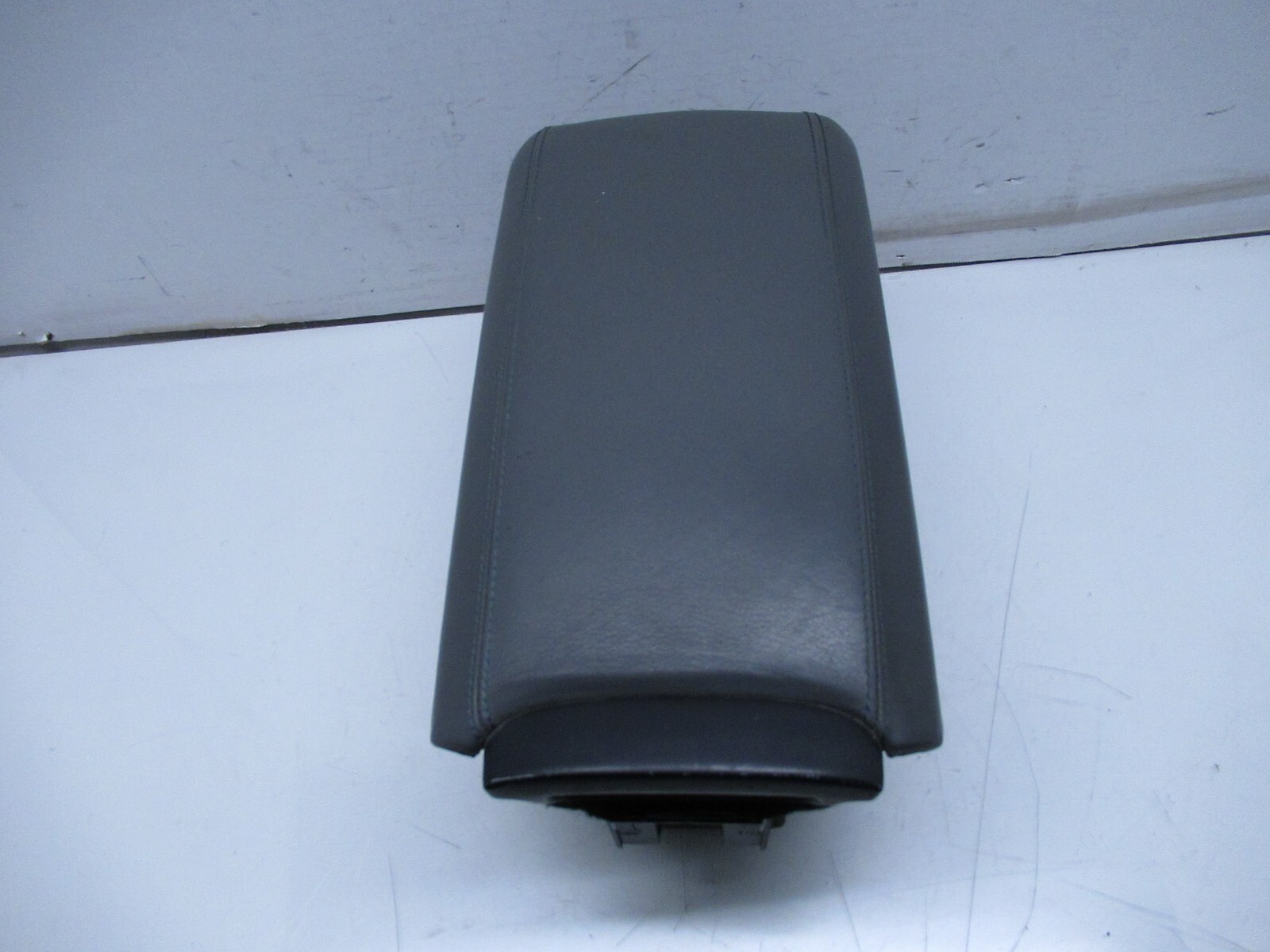 04-08 MASERATI QUATTROPORTE CENTER CONSOLE ARMREST ARM REST OEM