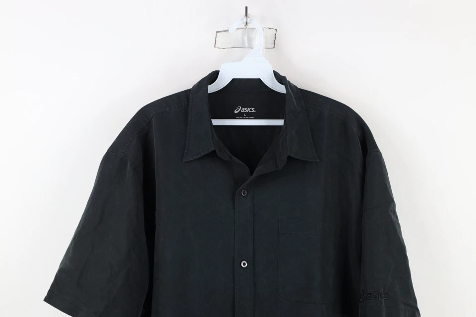 Camisa masculina vintage Asics grande desbotada soletrar manga curta colarinho botão preta - Imagem 2 de 4