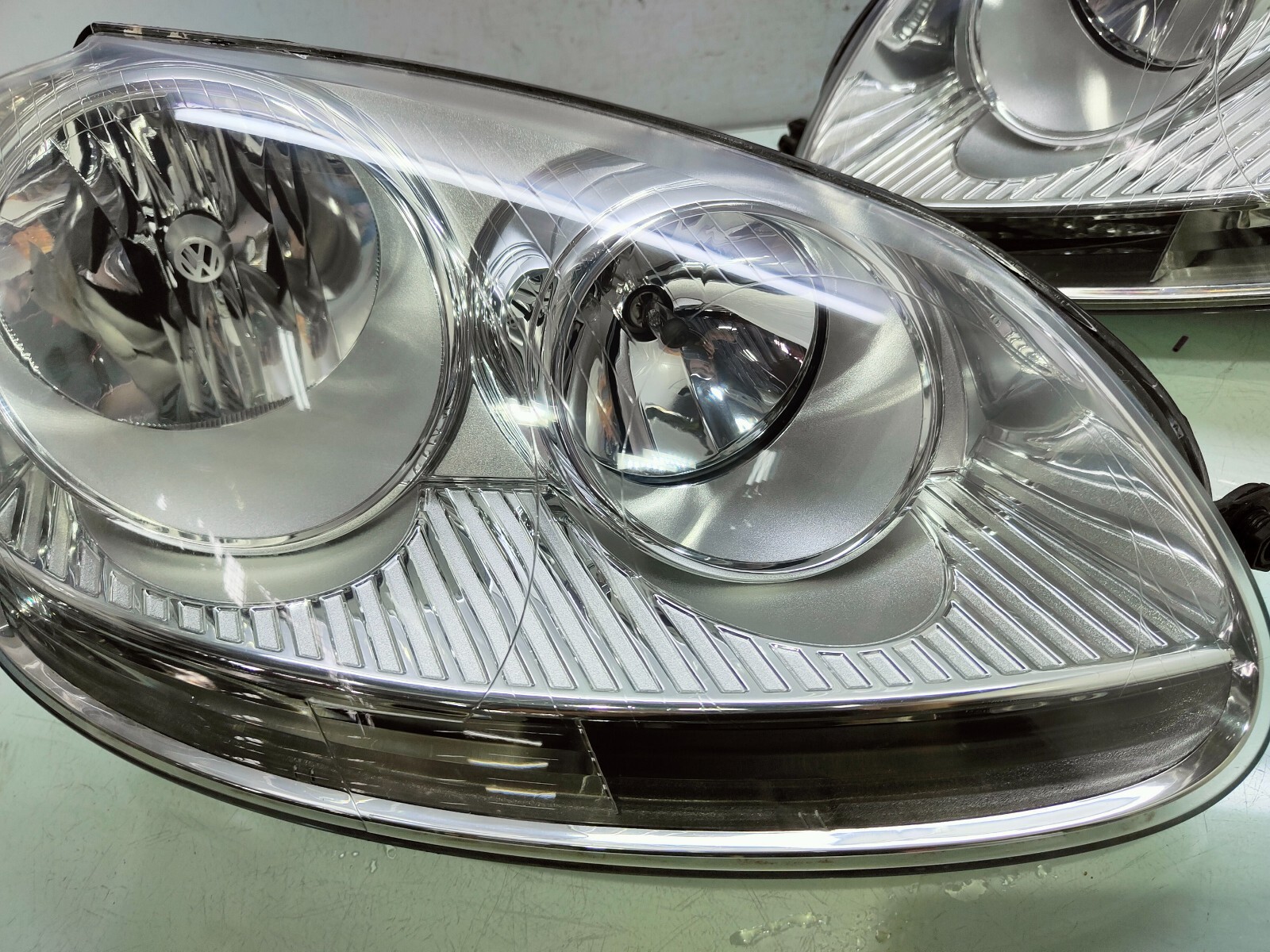 Volkswagen Mk5 Headlight Assembly OEM 2006-2009 Rabbit Jetta Halogen ...