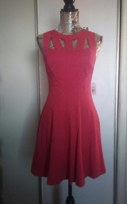 Jessica Simpson Women NWT (sz4)Berry Colored Princess Cut Geometric Cut Out Deta
