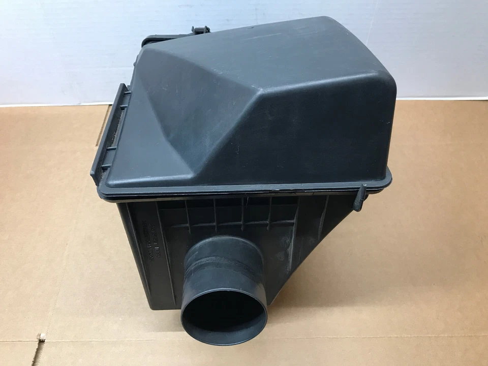 1999 Oldsmobile Intrigue 3.8L air cleaner filter housing box assembly lid cover - Image 2 of 4