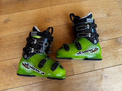 Nordica Skisteifel, Fex 60, Mondopoint 24 cm; grün-schwarz