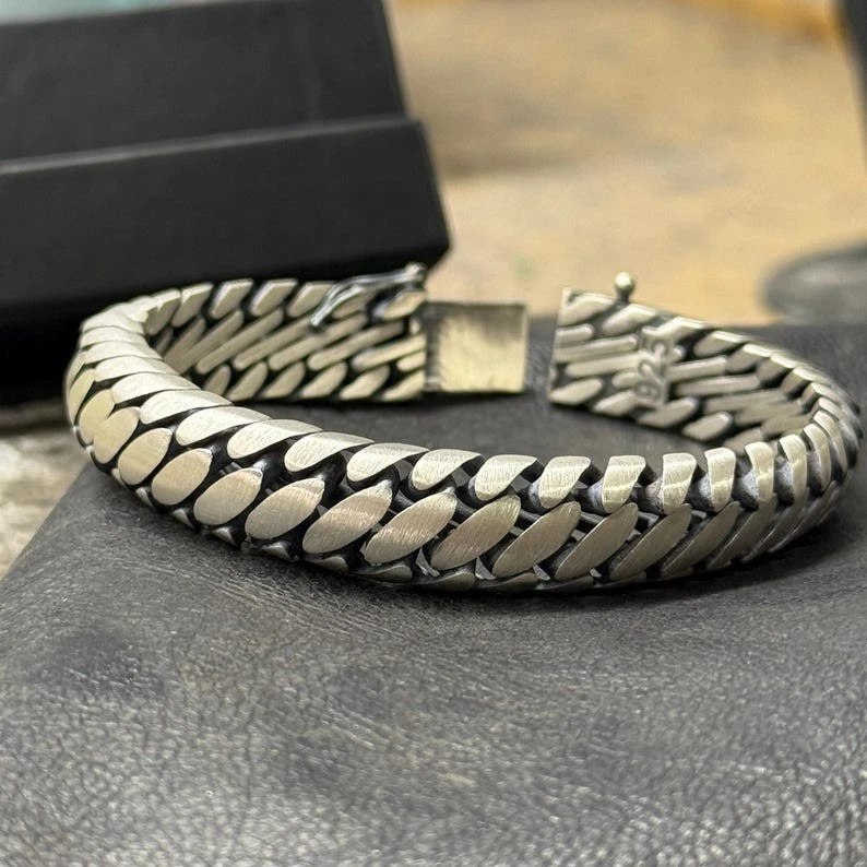 Pulsera de eslabones de cadena gourmet de plata de ley 925, pulsera de cadena de bordillo de 10 mm Foto 3 de 4