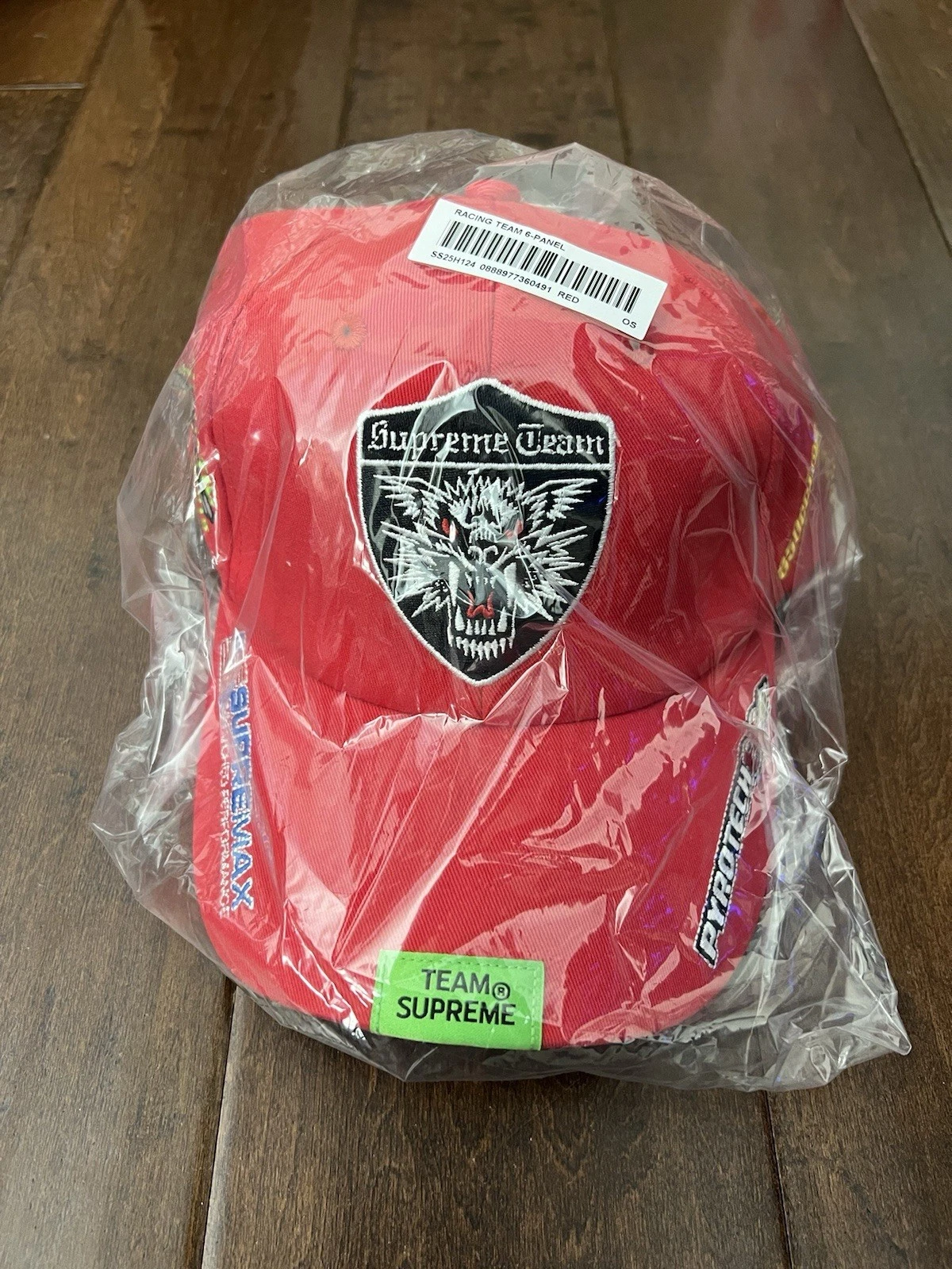 Casquette rouge Supreme SS25 Racing Team logo 6 panneaux taille unique neuve EN MAIN